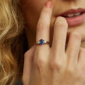 Bague-saphir-bleu-cornflower-en-or-blanc-trilogie-politains-ls-1-8000000033-BSWG