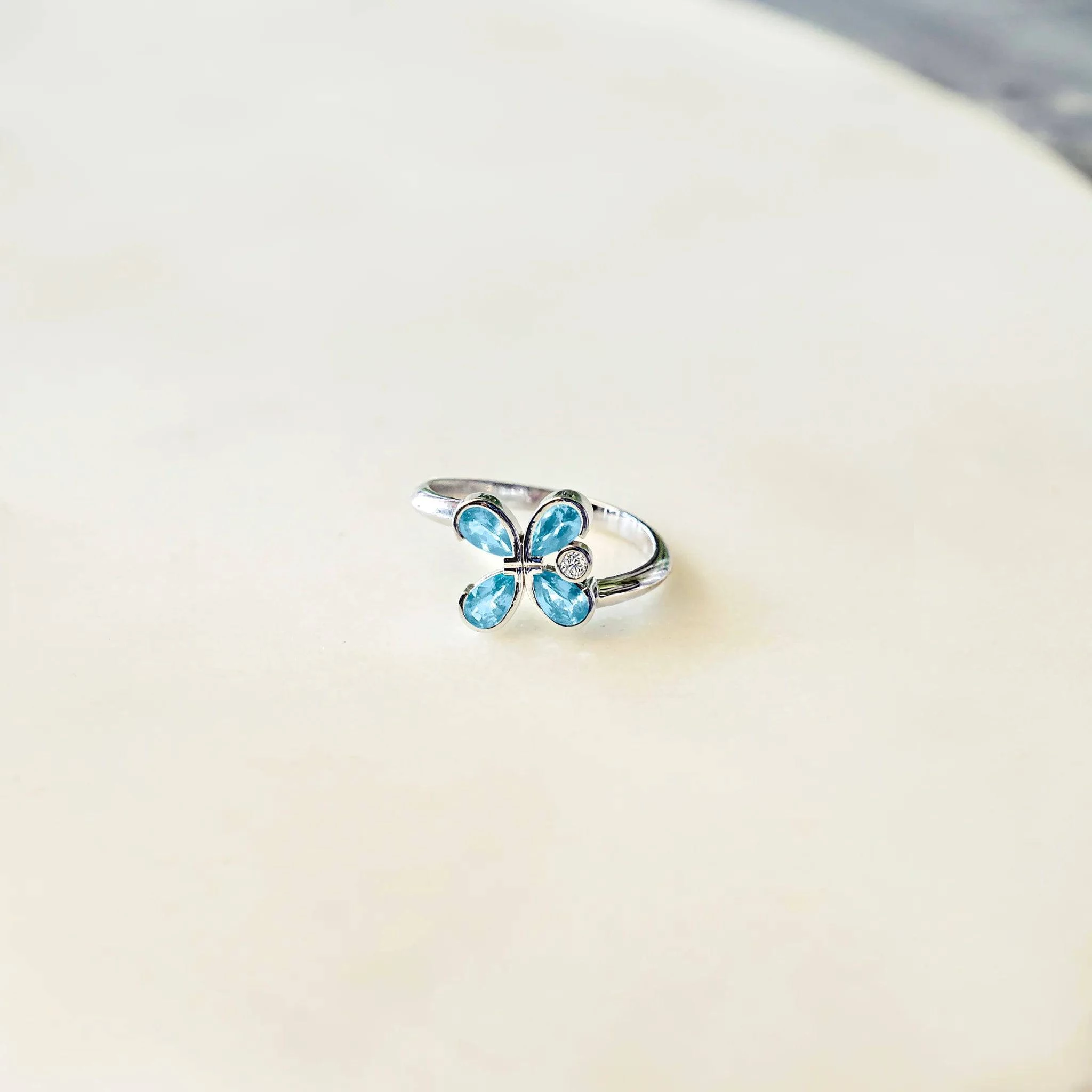 Bague-aiguemarine-et-diamants-en-or-blanc-milestone-politains-ls-1-8000000056-AMWG