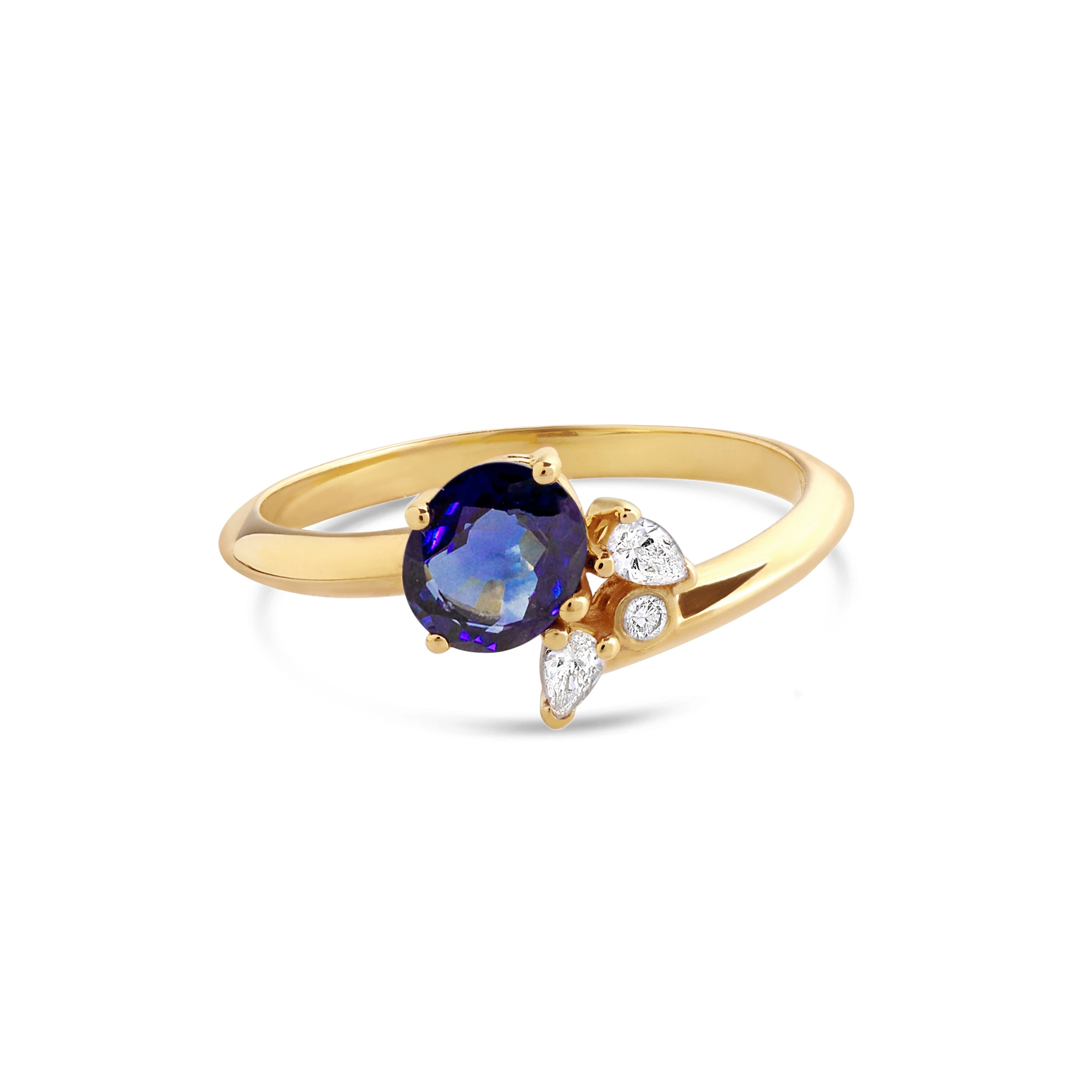 Bague-saphir-bleu-et-diamants-en-or-jaune-moribana-politains-face-8000000069-BSYG
