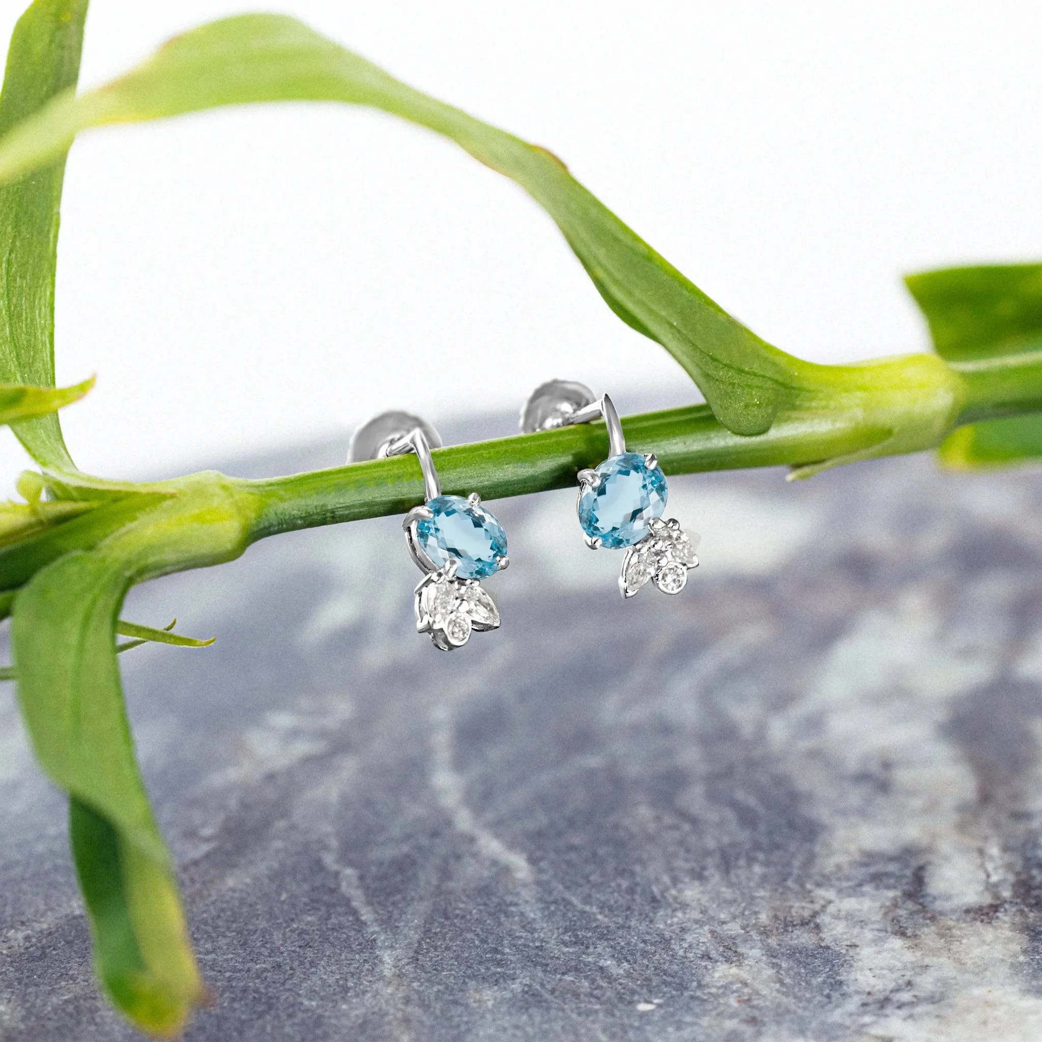 Boucles-d-oreilles-aiguemarine-et-diamants-en-or-blanc-moribana-politains-ls-1-8000000067-AMWG