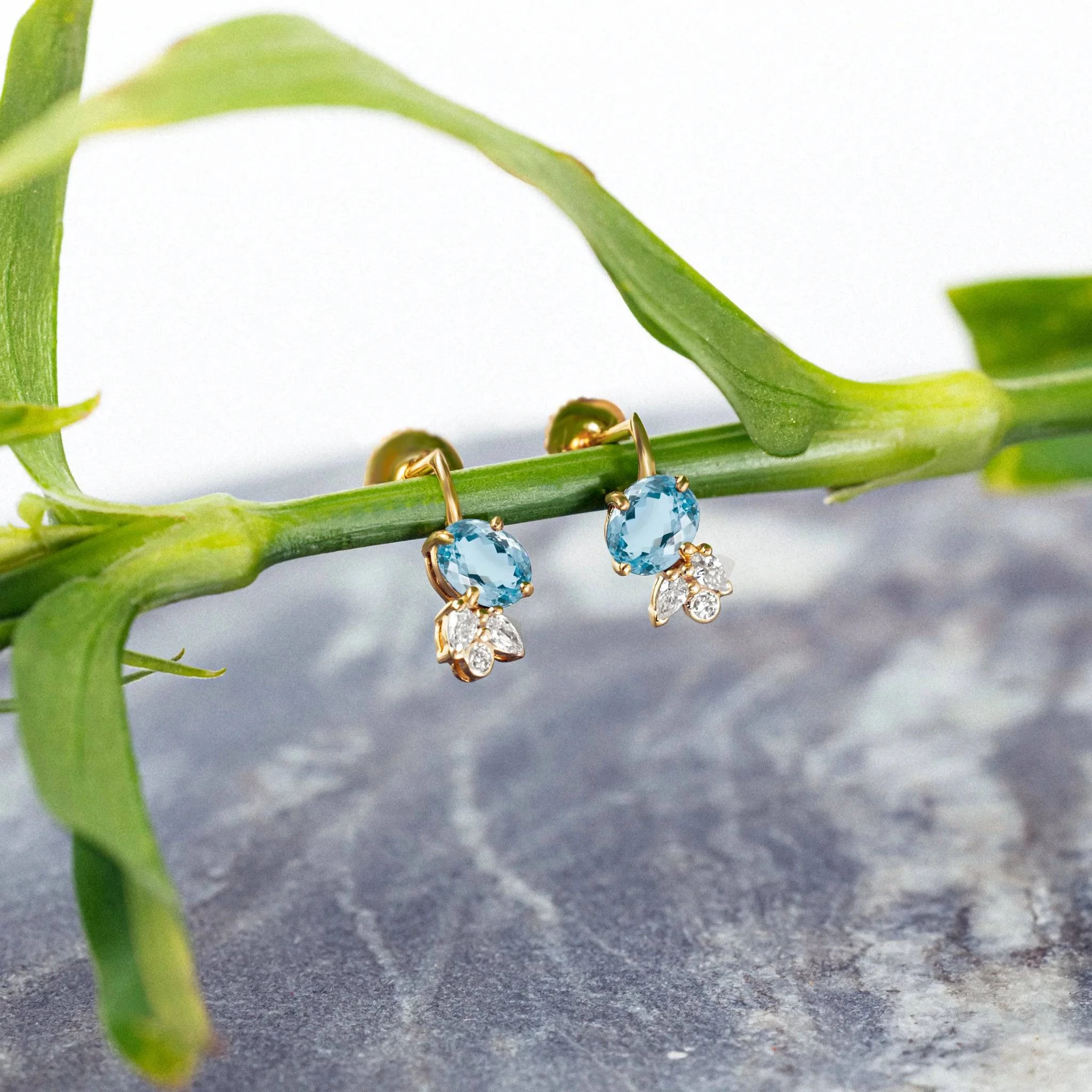Boucles-d-oreilles-aiguemarine-et-diamants-en-or-jaune-moribana-politains-ls-1-8000000067-AMYG