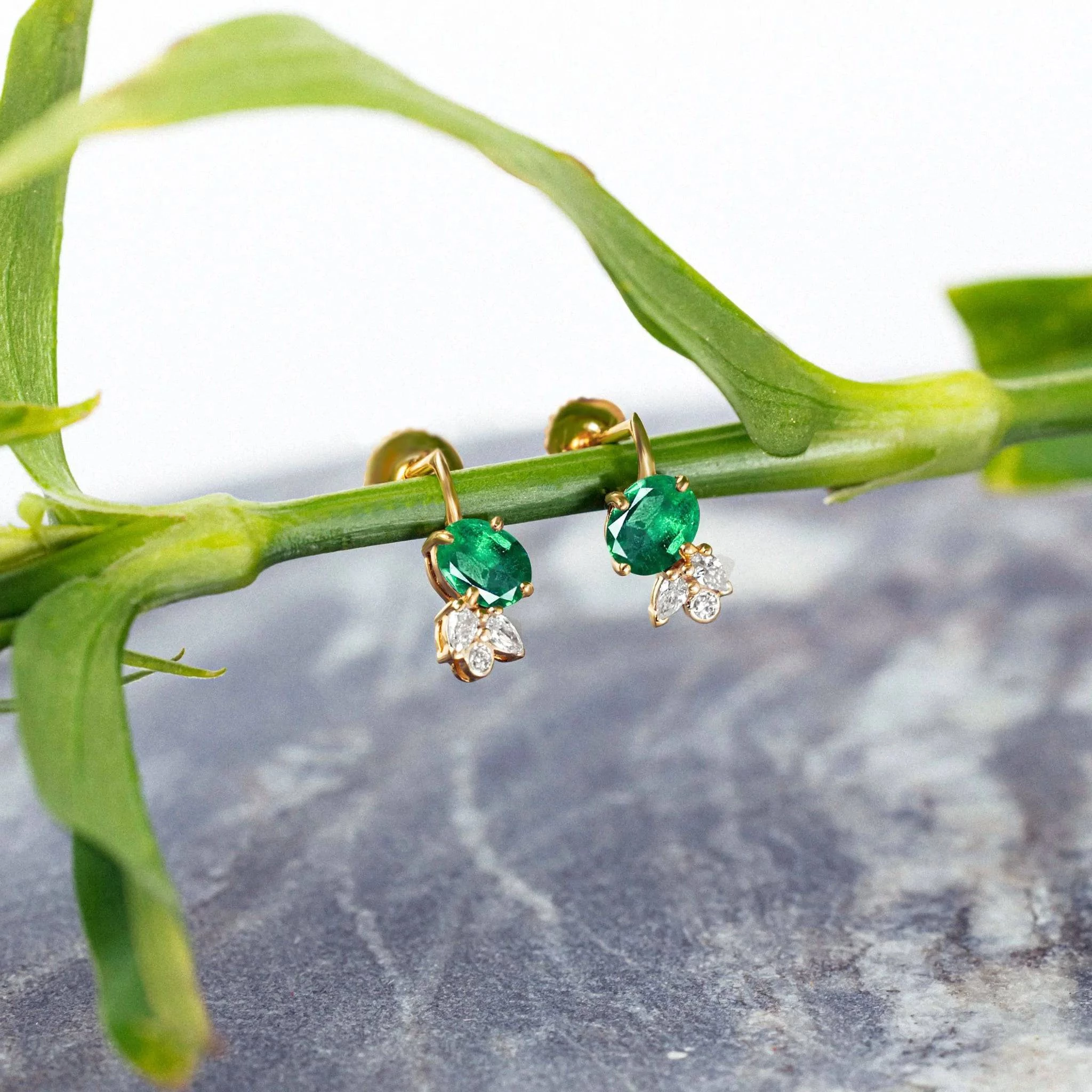 Boucles-d-oreilles-emeraude-et-diamants-en-or-jaune-moribana-politains-ls-1-8000000068-EMYG