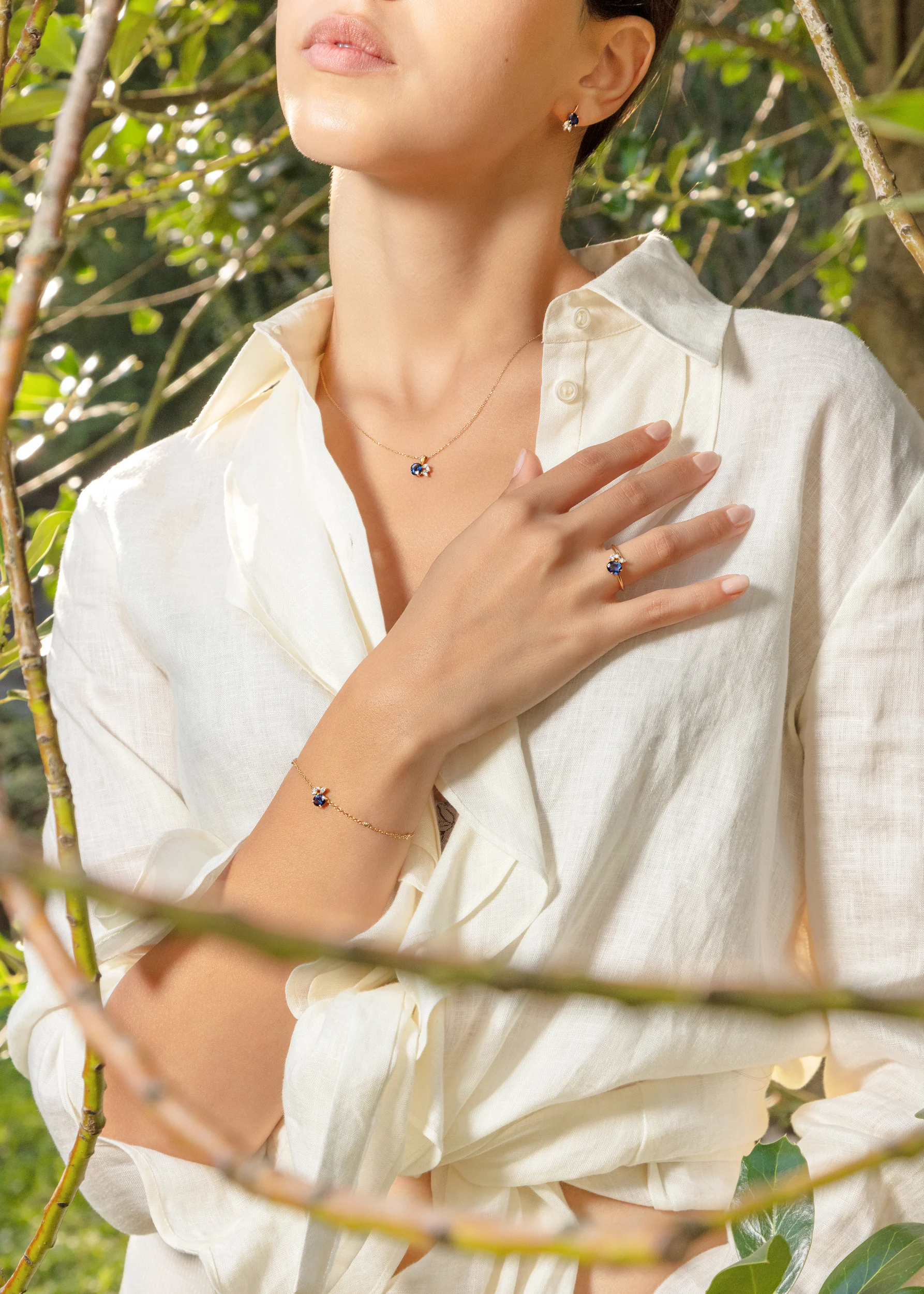 Collier-saphir-bleu-et-diamants-en-or-jaune-moribana-politains-ls-1-8000000075-BSYG