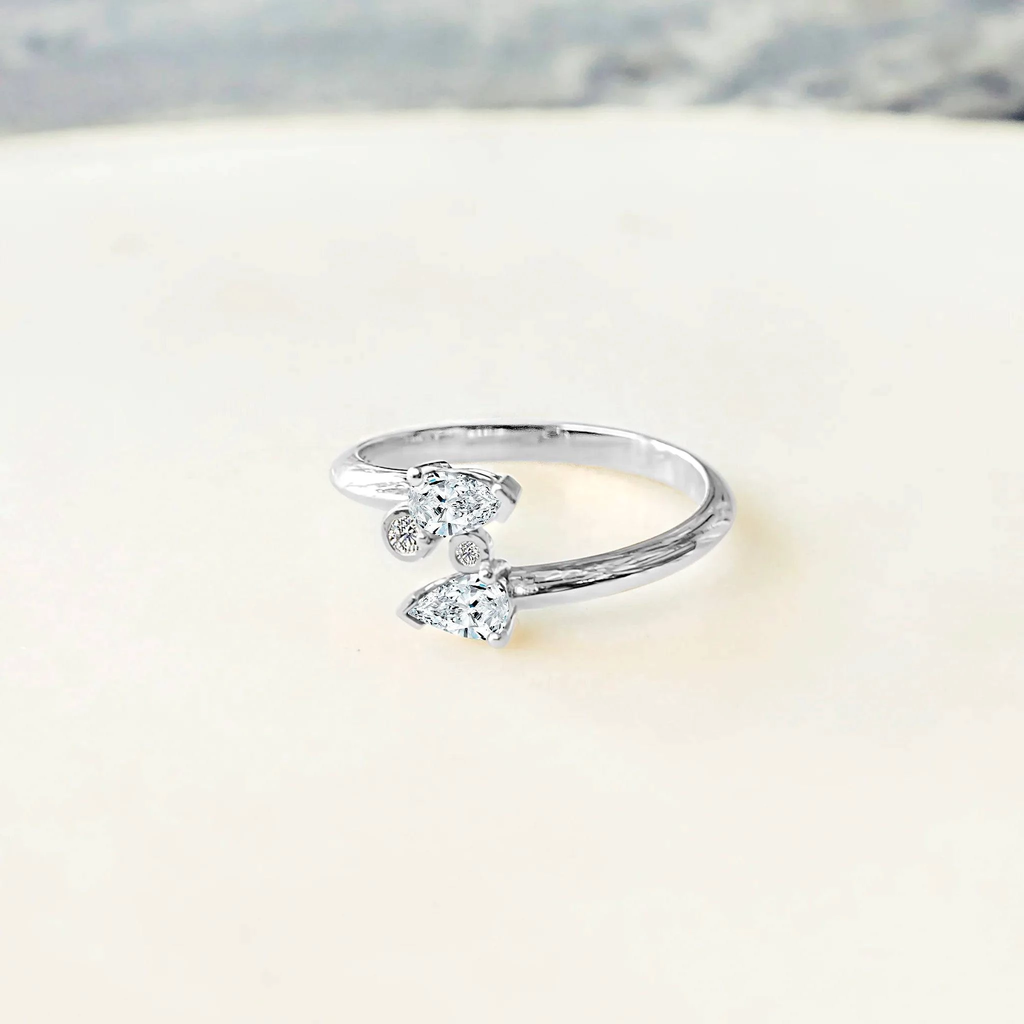 bague-diamant-or-blanc-18-carats-earlybloom-politains-ls-1-8000000041-DMWG