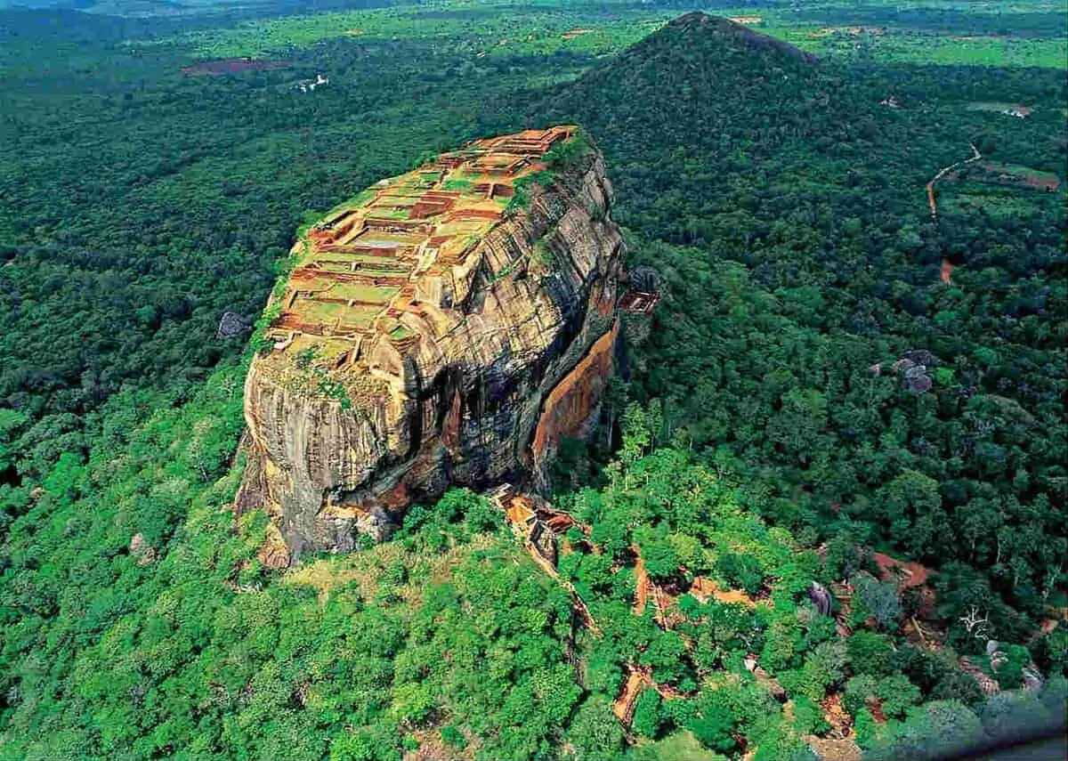 saphirs-bleus-paysage-sri-lanka-politains-paris-zurich