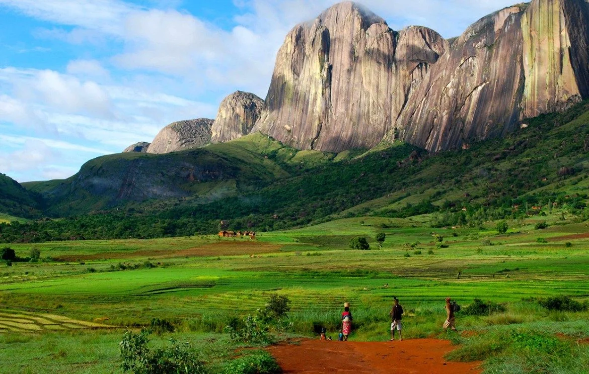 saphirs-jaunes-paysages-madagascar-politains-paris-zurich