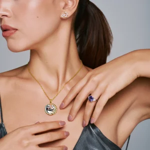 Collier-or-jaune-18-carats-Pegase-cheval-politains