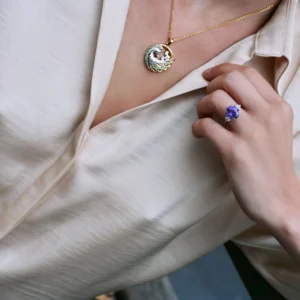 Necklace-yellow-gold-18-carat-Pegase-horse-politains-Zurich